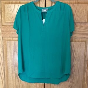 Pleione green top